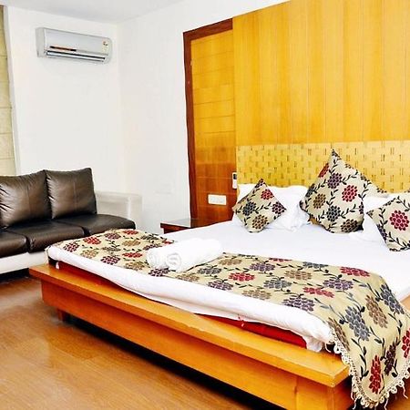 Hotel Mandakini Plaza Kanpur Zewnętrze zdjęcie