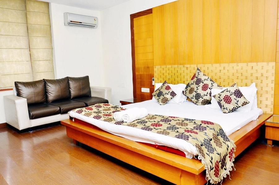 Hotel Mandakini Plaza Kanpur Zewnętrze zdjęcie