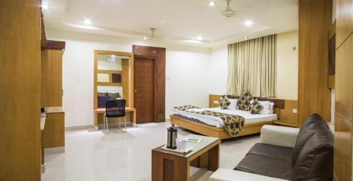 Hotel Mandakini Plaza Kanpur Zewnętrze zdjęcie