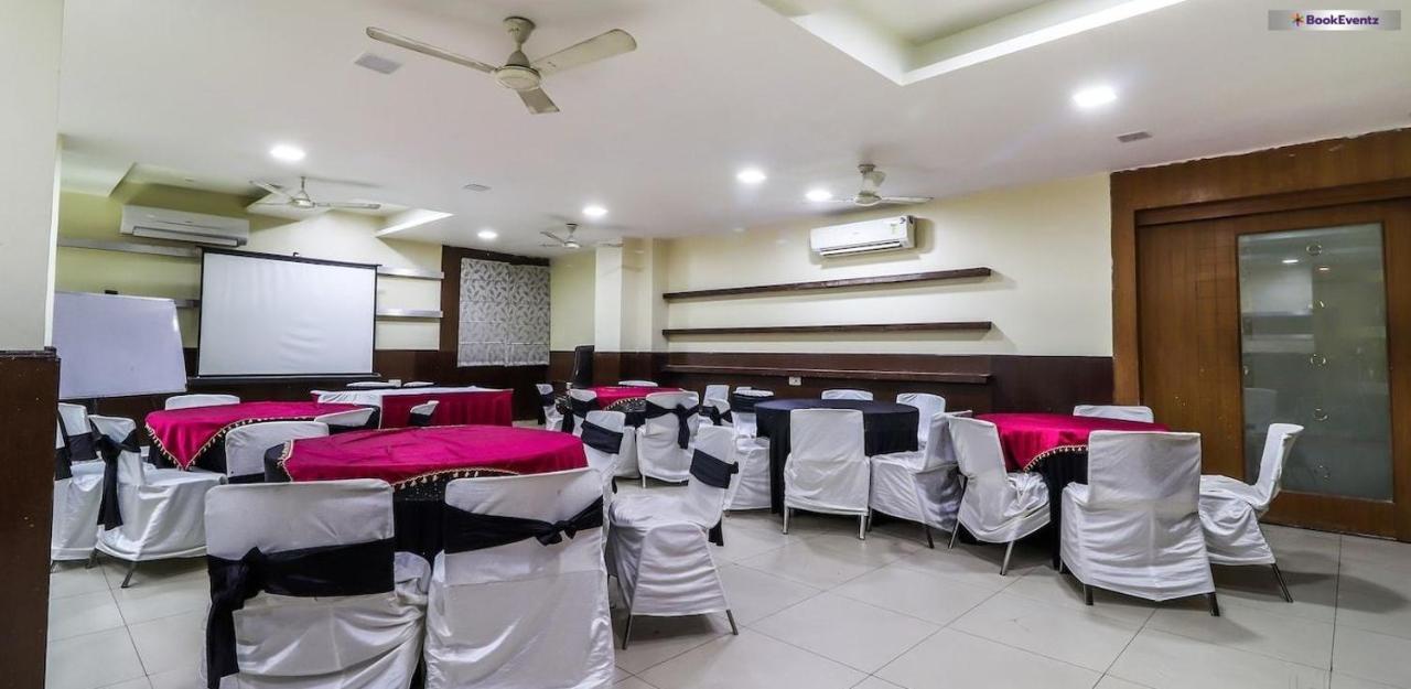 Hotel Mandakini Plaza Kanpur Zewnętrze zdjęcie