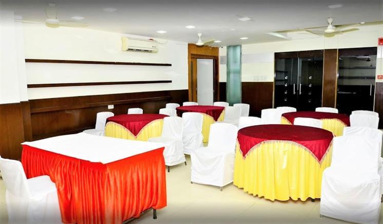 Hotel Mandakini Plaza Kanpur Zewnętrze zdjęcie