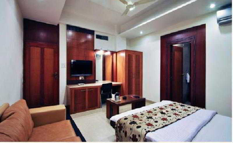 Hotel Mandakini Plaza Kanpur Zewnętrze zdjęcie